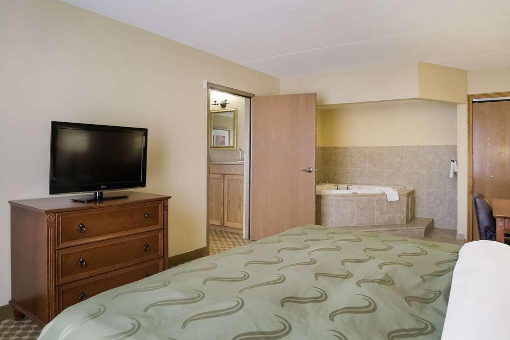Quality Inn & Suites Саґіно Номер фото