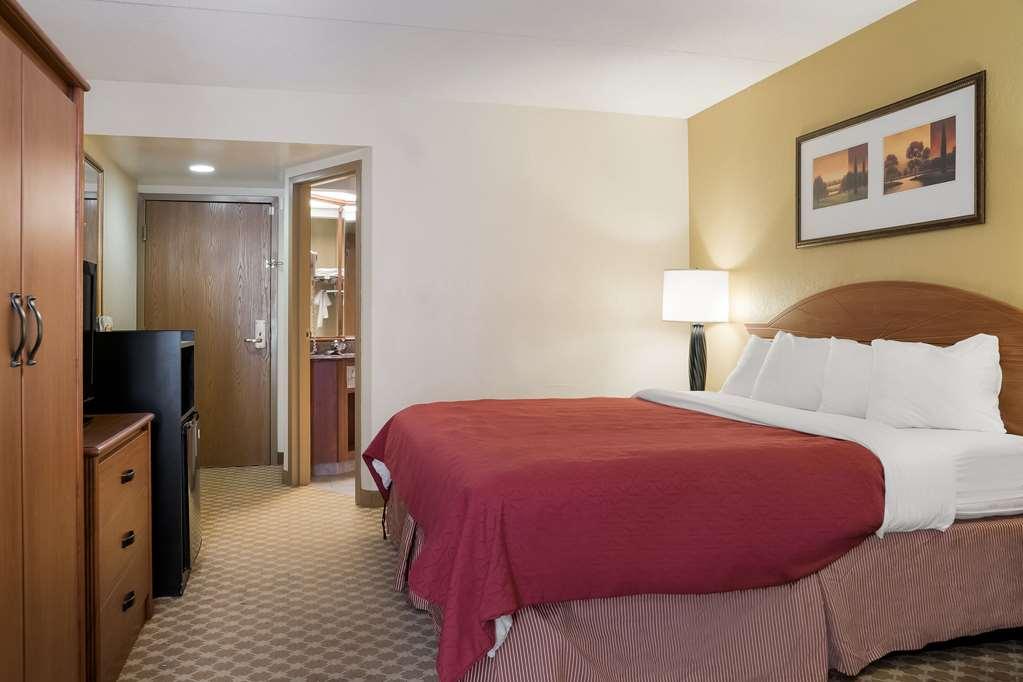 Quality Inn & Suites Саґіно Номер фото