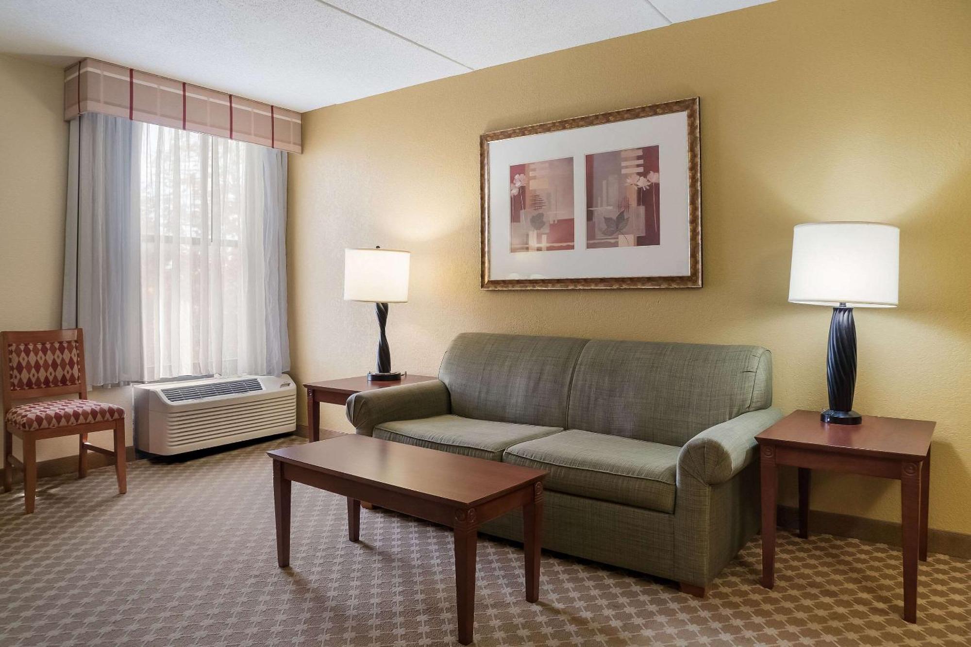 Quality Inn & Suites Саґіно Екстер'єр фото
