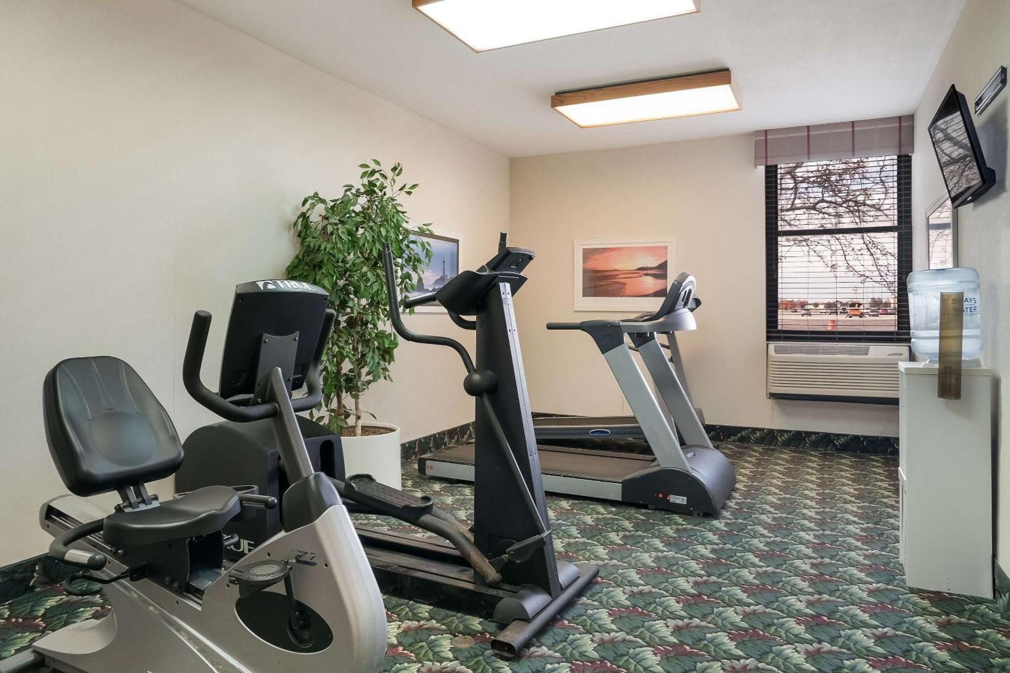 Quality Inn & Suites Саґіно Екстер'єр фото