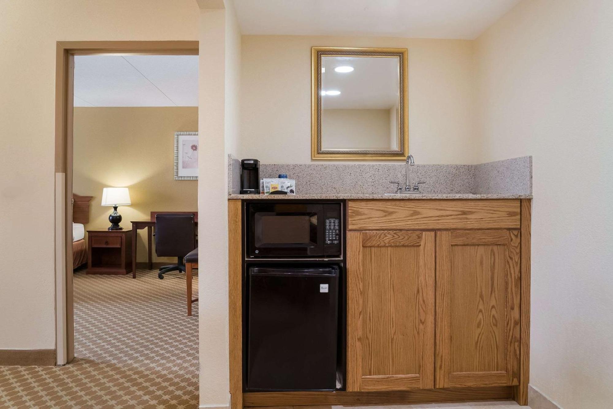 Quality Inn & Suites Саґіно Екстер'єр фото