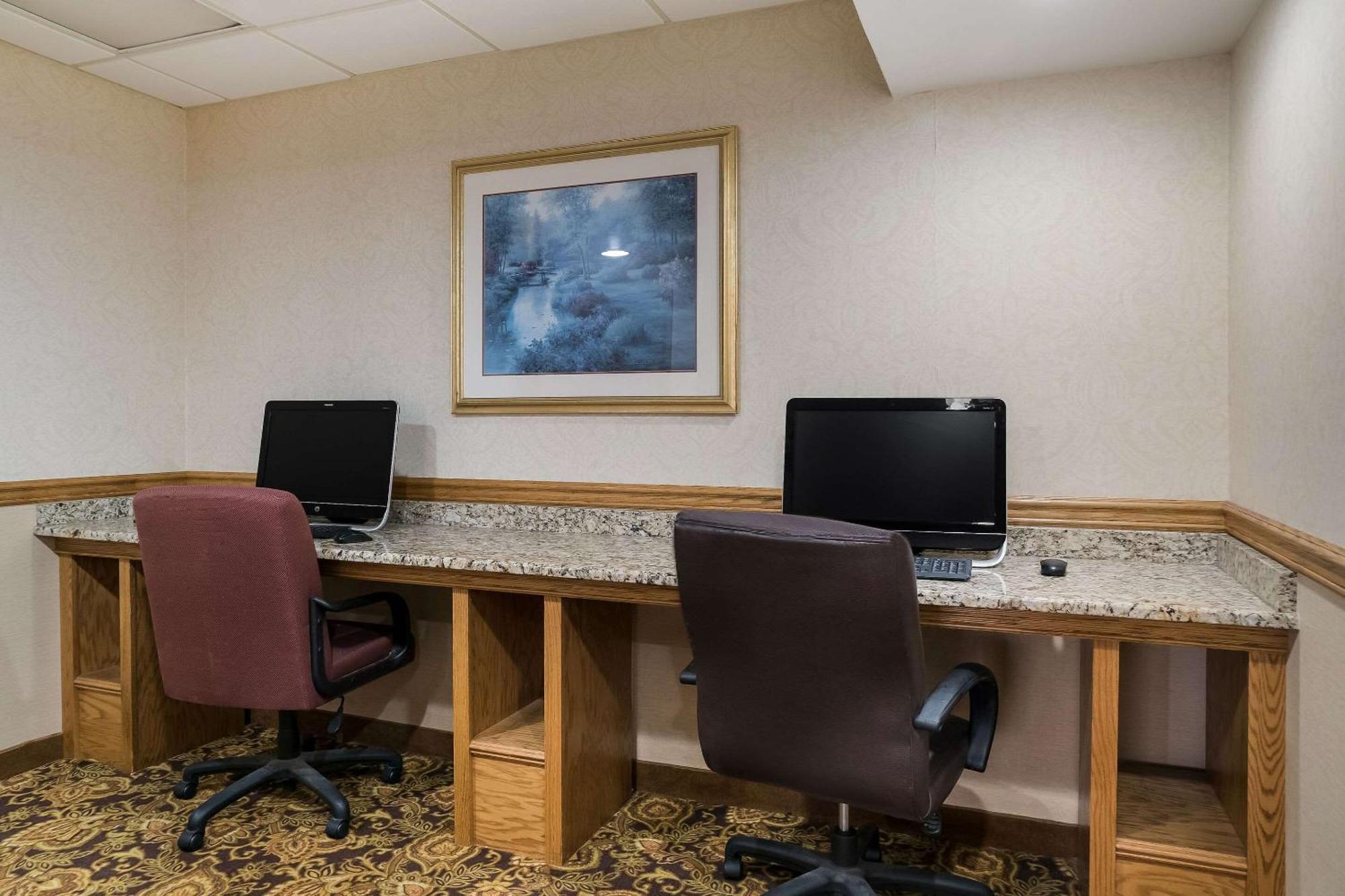 Quality Inn & Suites Саґіно Екстер'єр фото