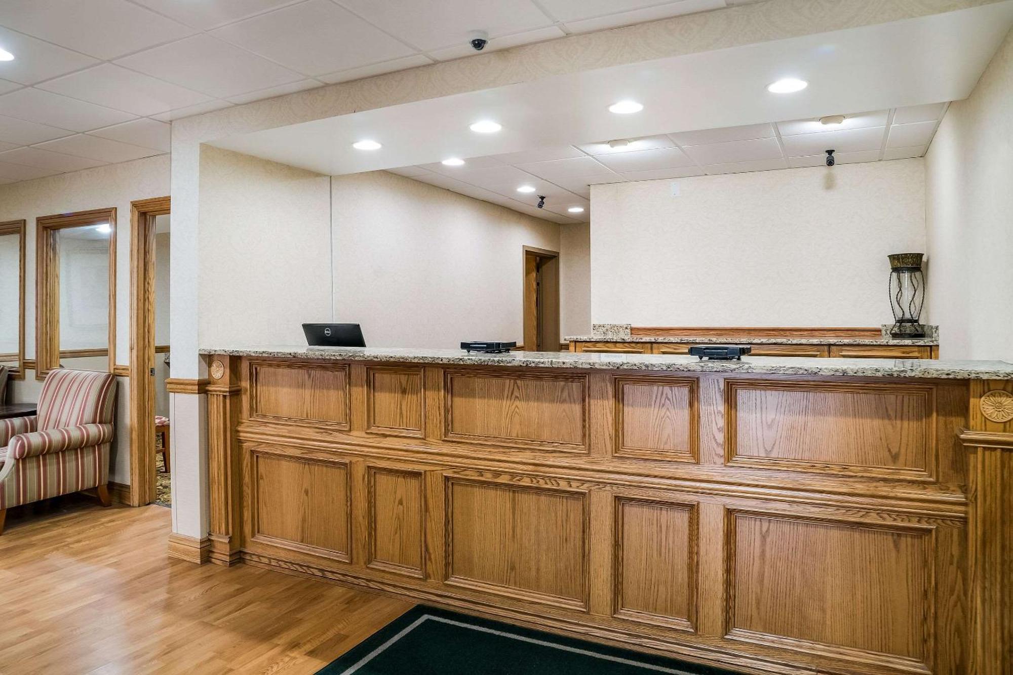Quality Inn & Suites Саґіно Екстер'єр фото