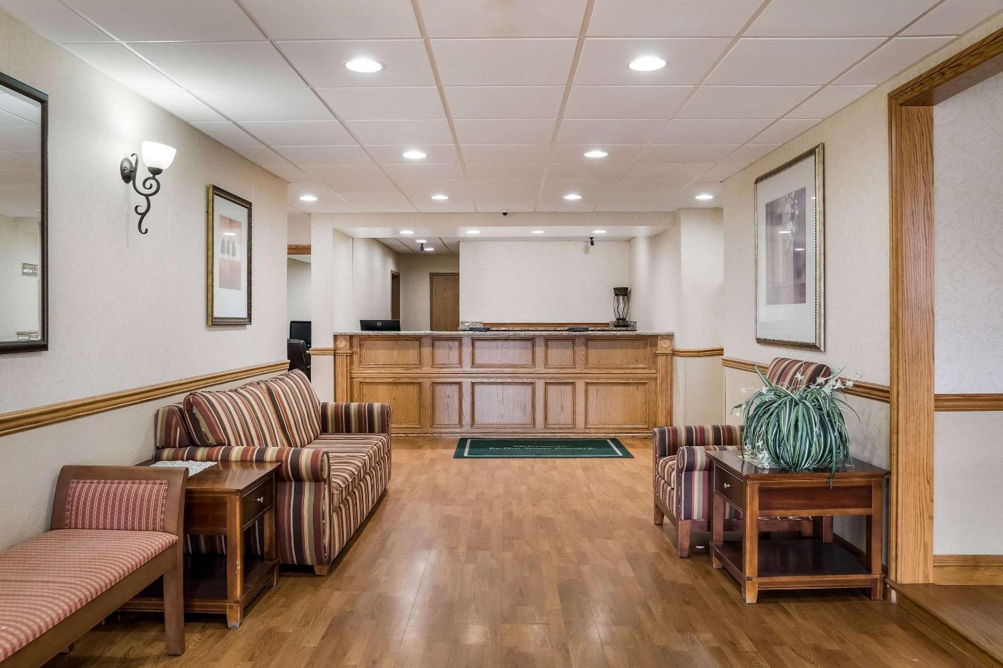 Quality Inn & Suites Саґіно Екстер'єр фото