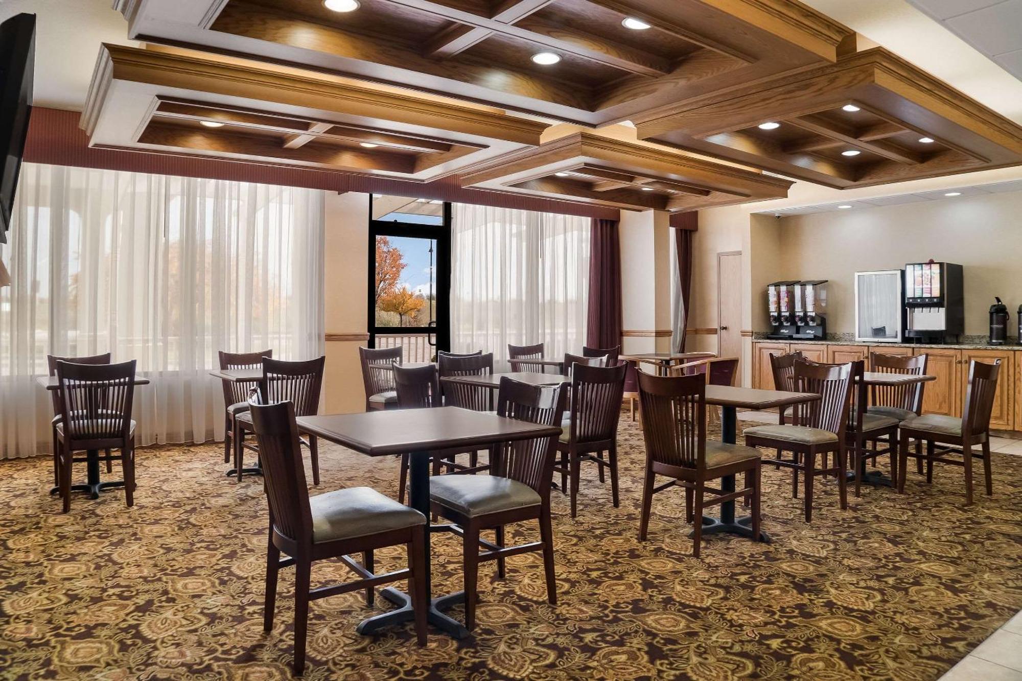 Quality Inn & Suites Саґіно Екстер'єр фото