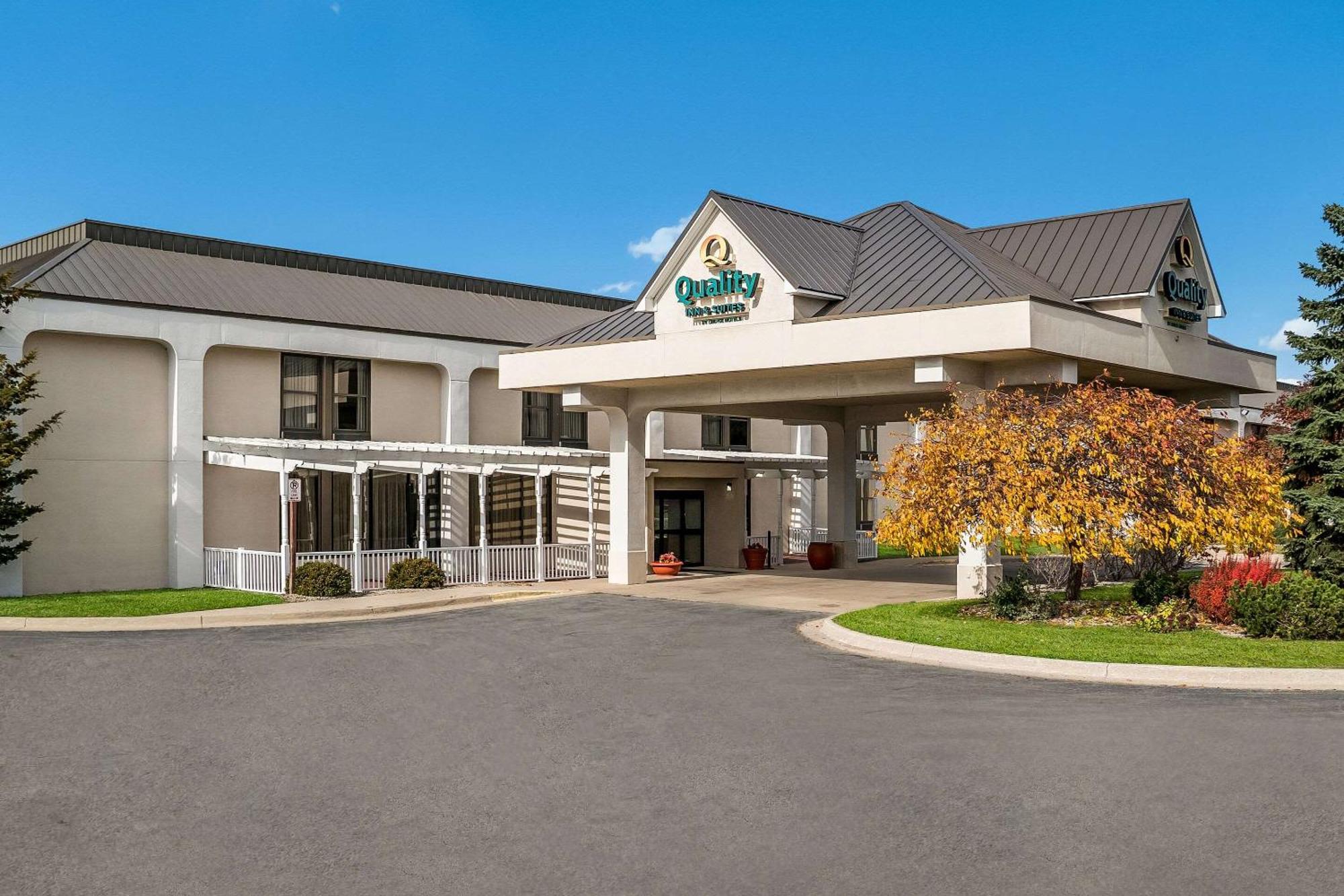 Quality Inn & Suites Саґіно Екстер'єр фото