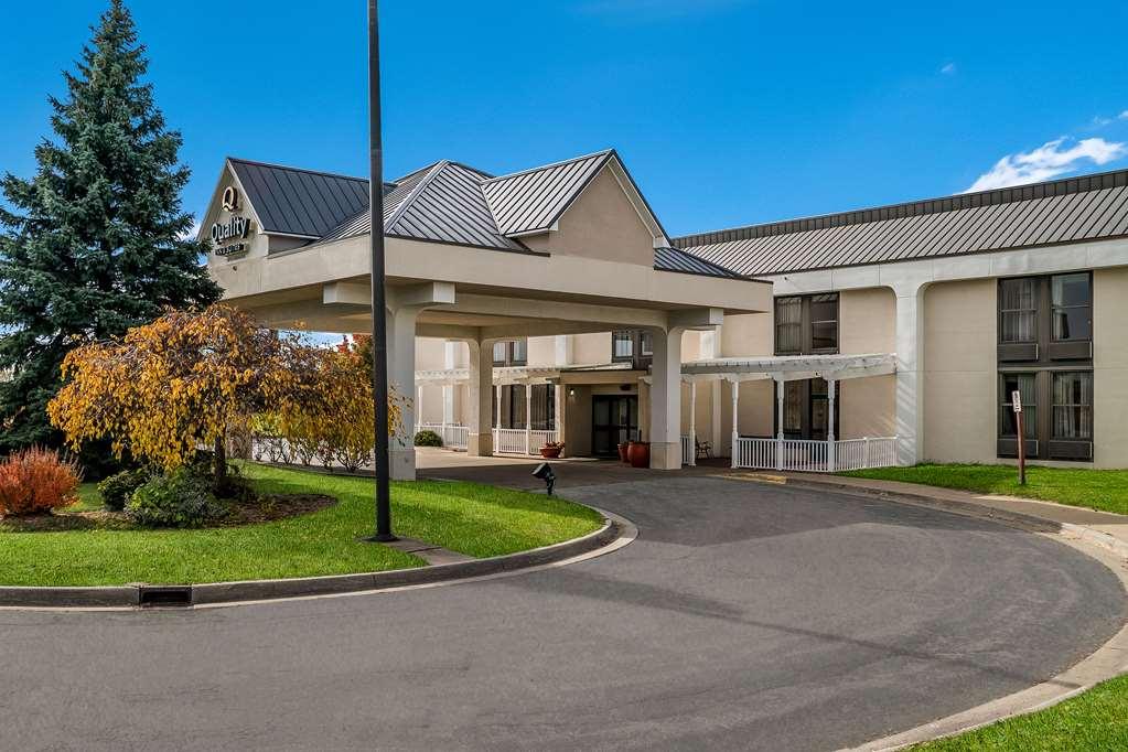 Quality Inn & Suites Саґіно Екстер'єр фото