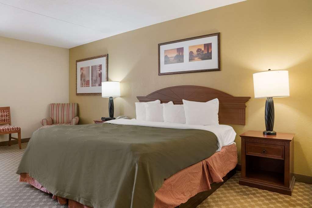 Quality Inn & Suites Саґіно Номер фото