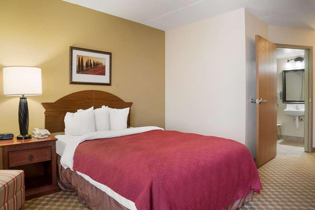 Quality Inn & Suites Саґіно Номер фото