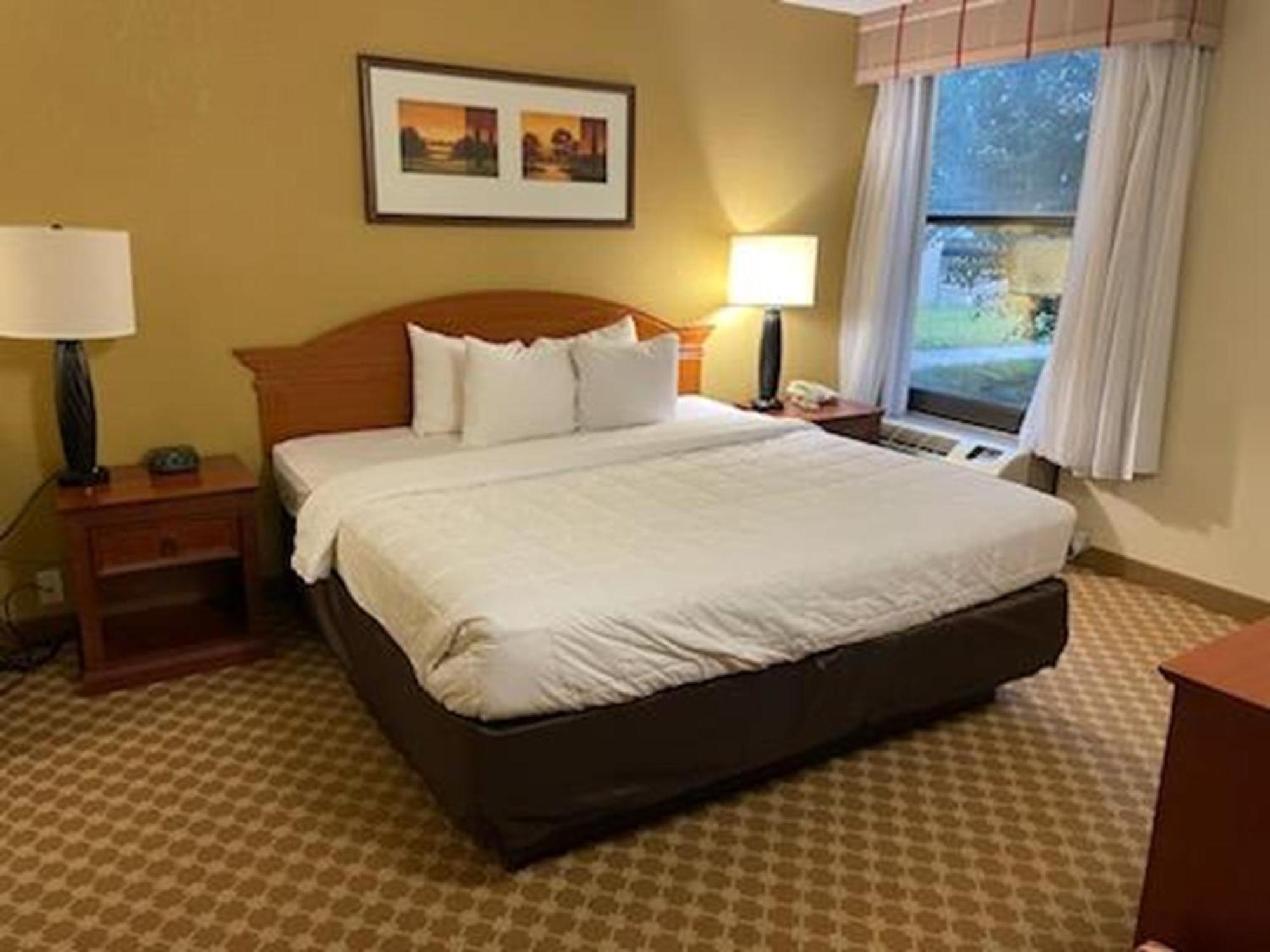 Quality Inn & Suites Саґіно Екстер'єр фото