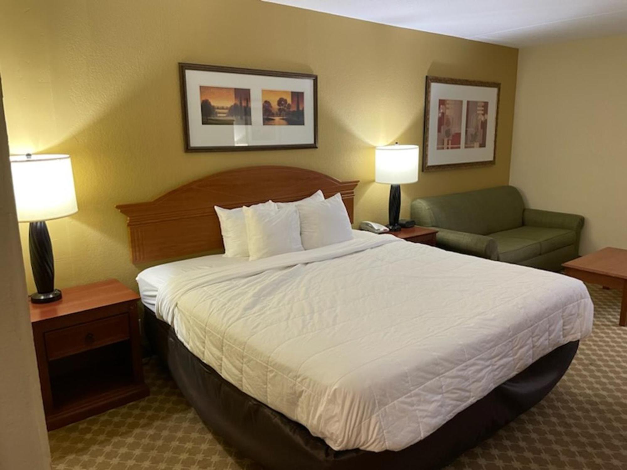 Quality Inn & Suites Саґіно Екстер'єр фото