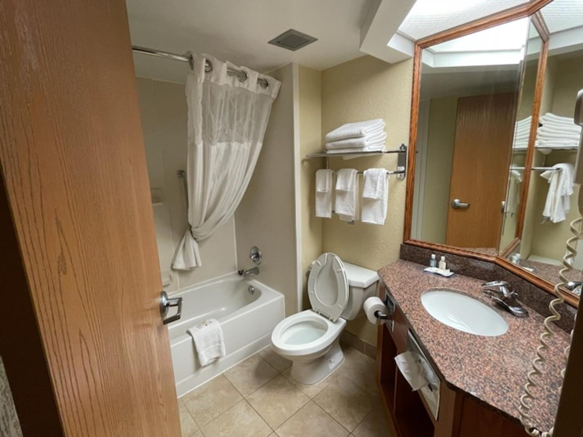 Quality Inn & Suites Саґіно Екстер'єр фото