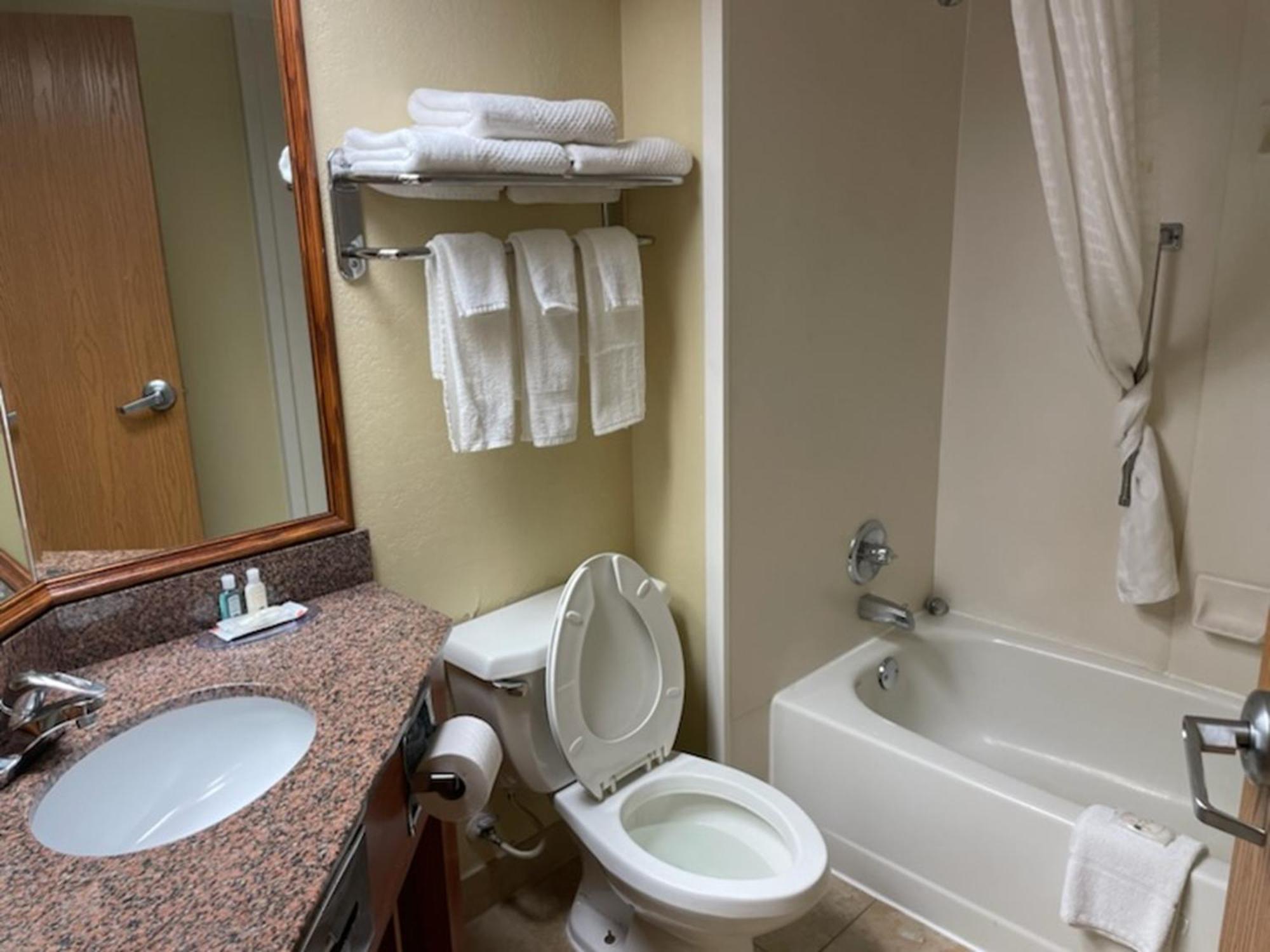 Quality Inn & Suites Саґіно Екстер'єр фото