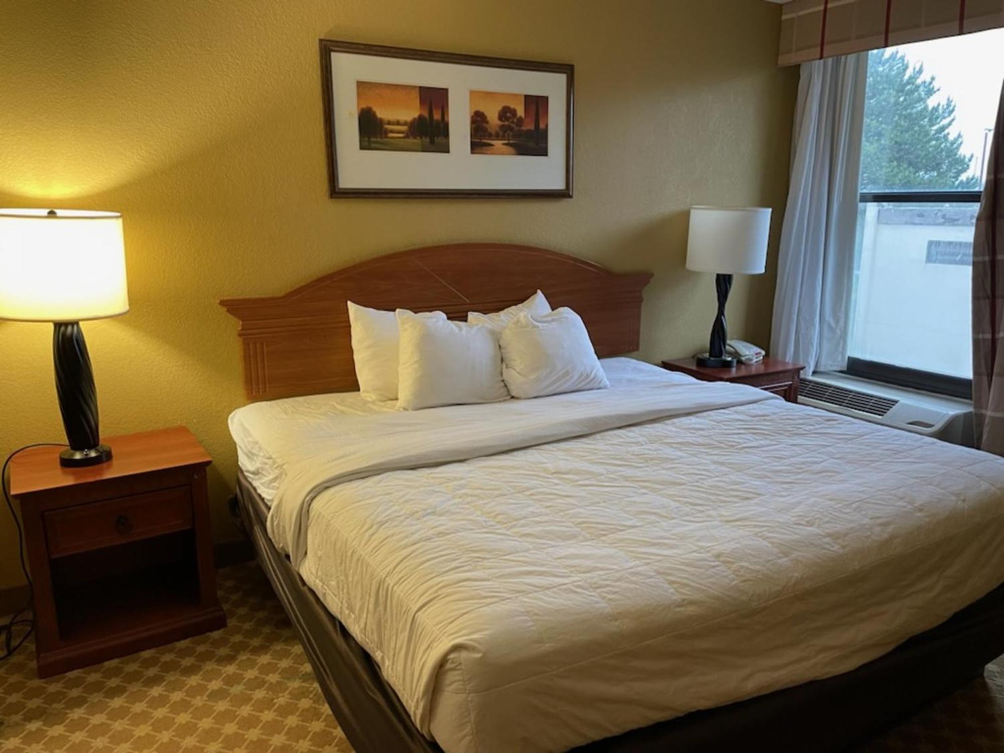 Quality Inn & Suites Саґіно Екстер'єр фото