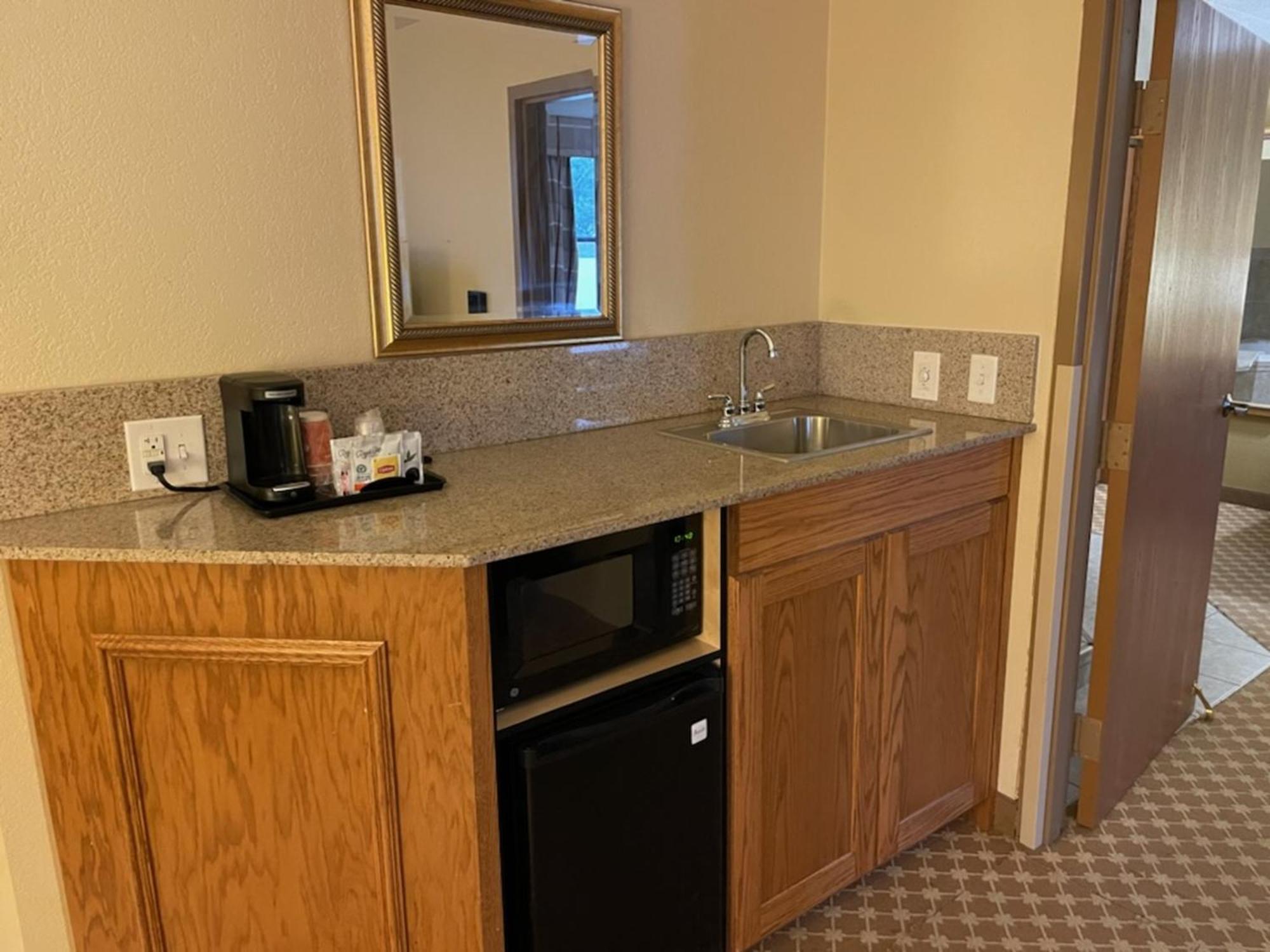 Quality Inn & Suites Саґіно Екстер'єр фото
