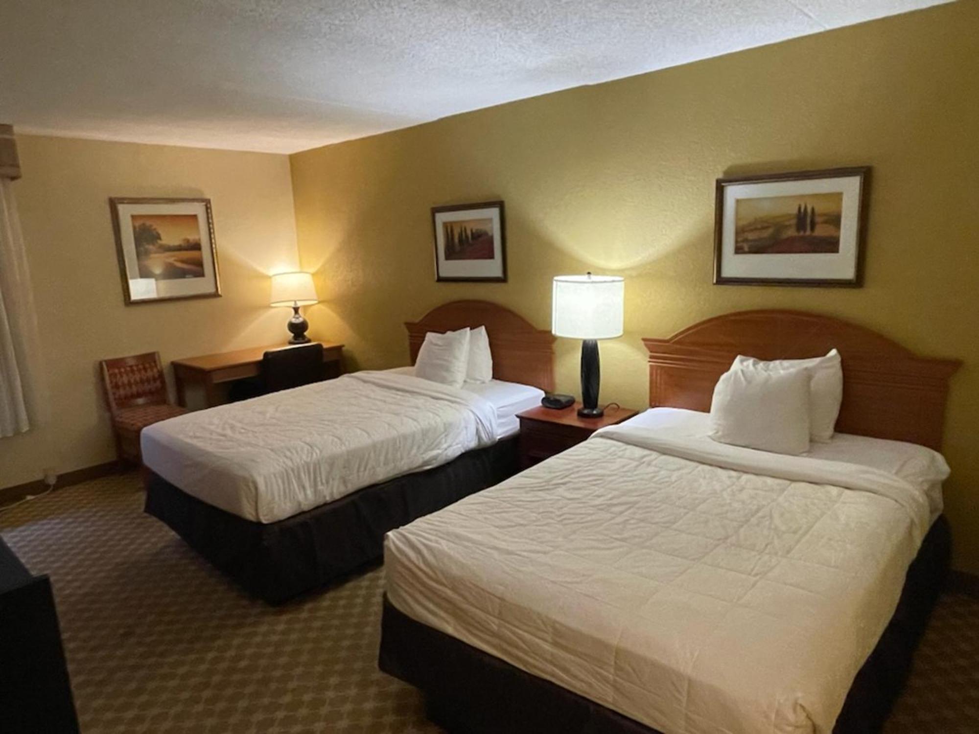 Quality Inn & Suites Саґіно Екстер'єр фото