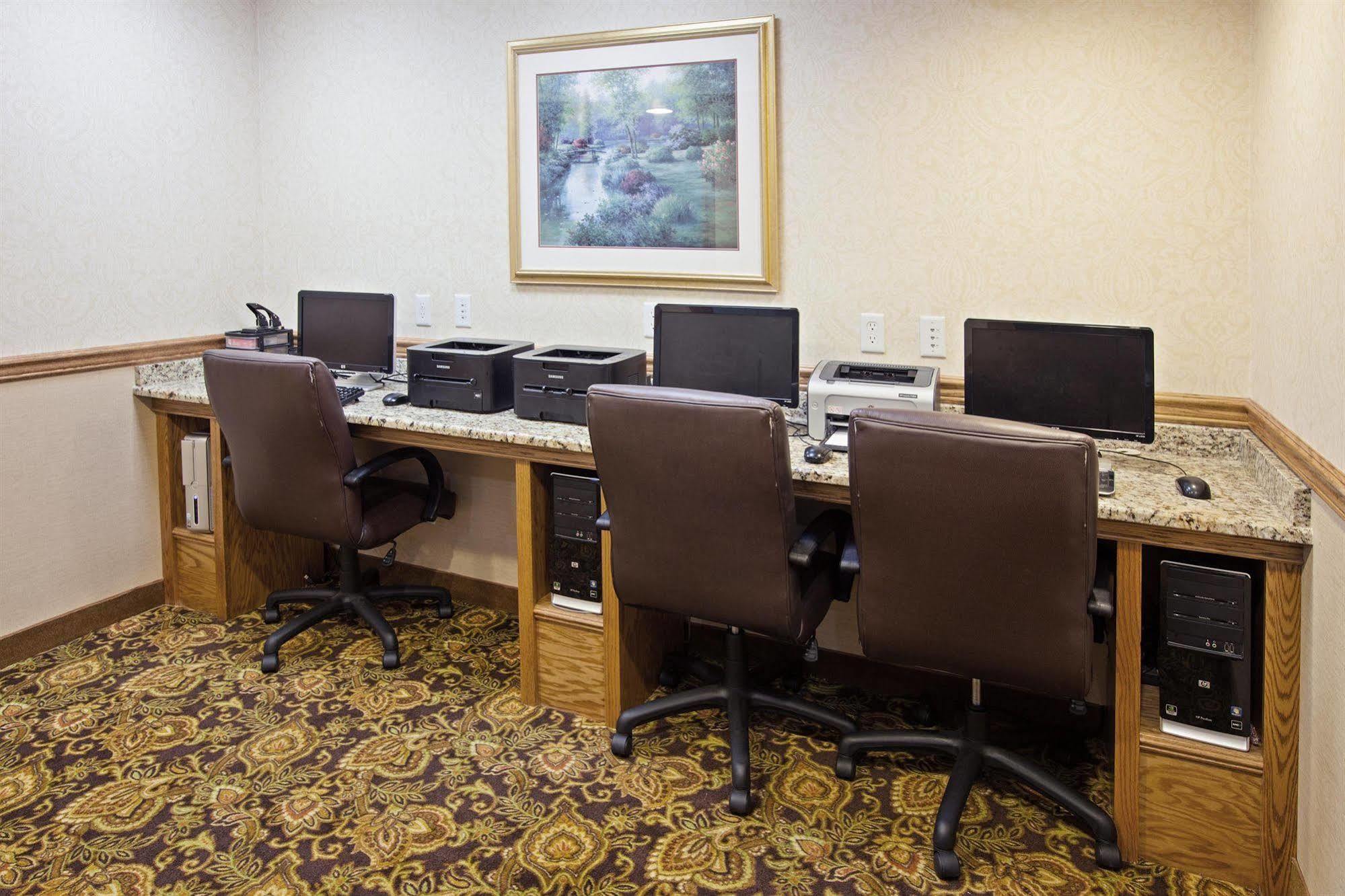 Quality Inn & Suites Саґіно Бізнес фото